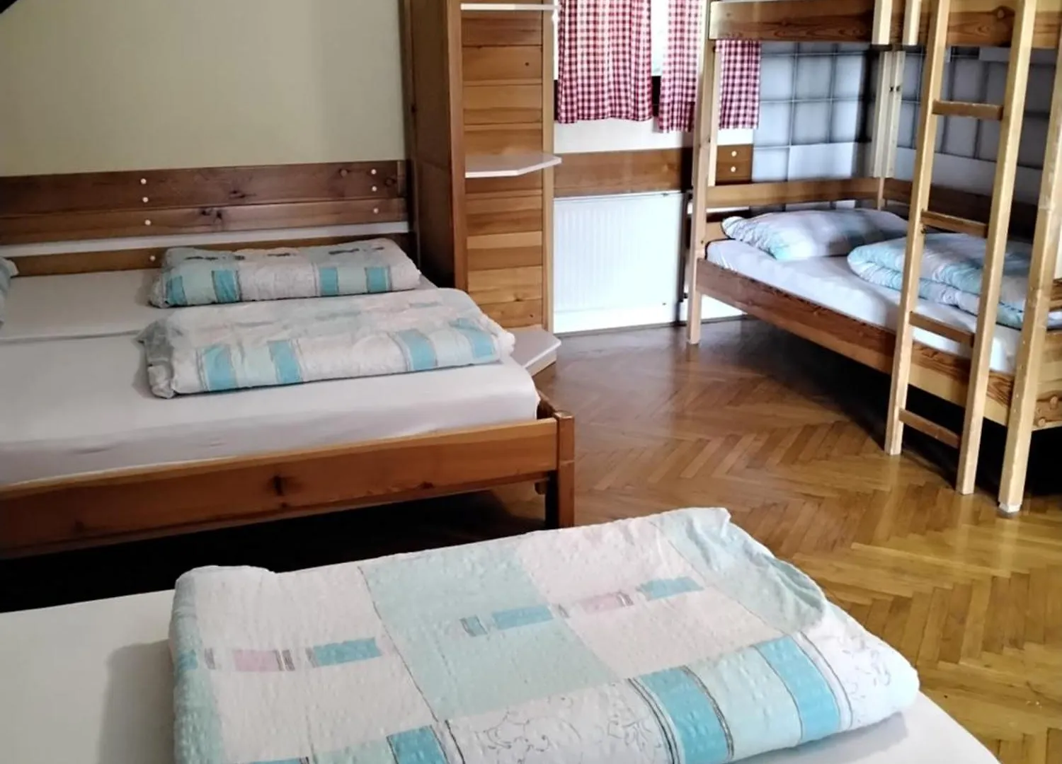 Bed & Breakfast Accommodation And Restaurant Tia Cerklje na Gorenjskem Slovenia