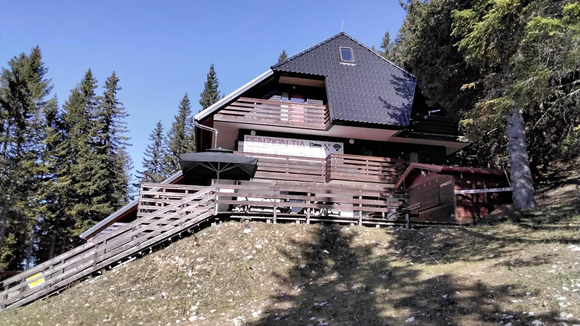 Bed & Breakfast Accommodation And Restaurant Tia Cerklje na Gorenjskem Slovenia