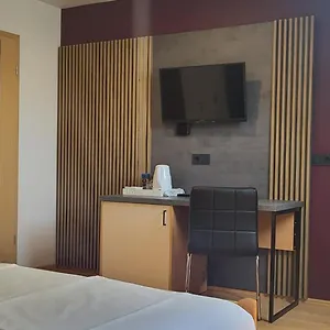 & Kepic, Airport Bed & Breakfast